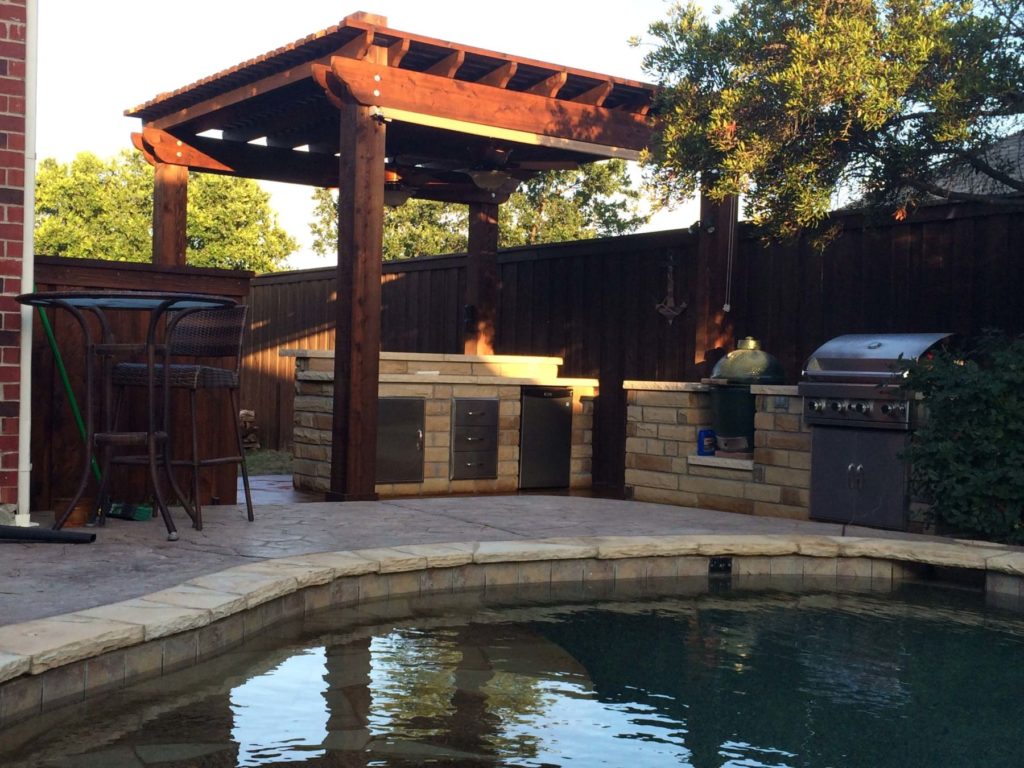 outdoor kitchen and patio by pool