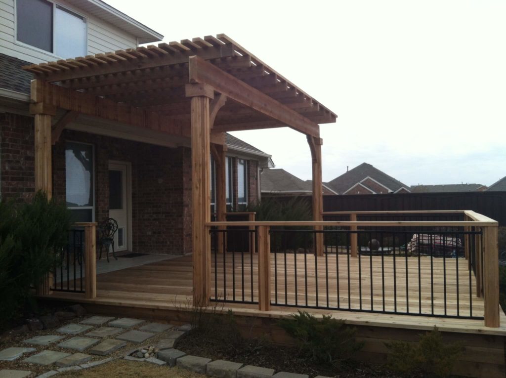 patio and pergola in yard